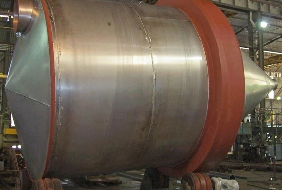 Vaso em aço inox em fabricação